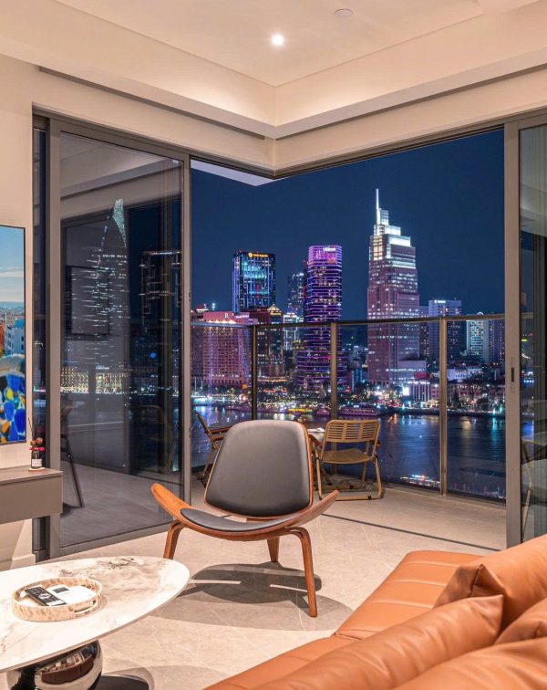 Airbnb: The Opera Metropole Thu Thiem